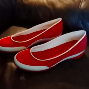 Chaps Flats Size 8.5 Memory foam like new